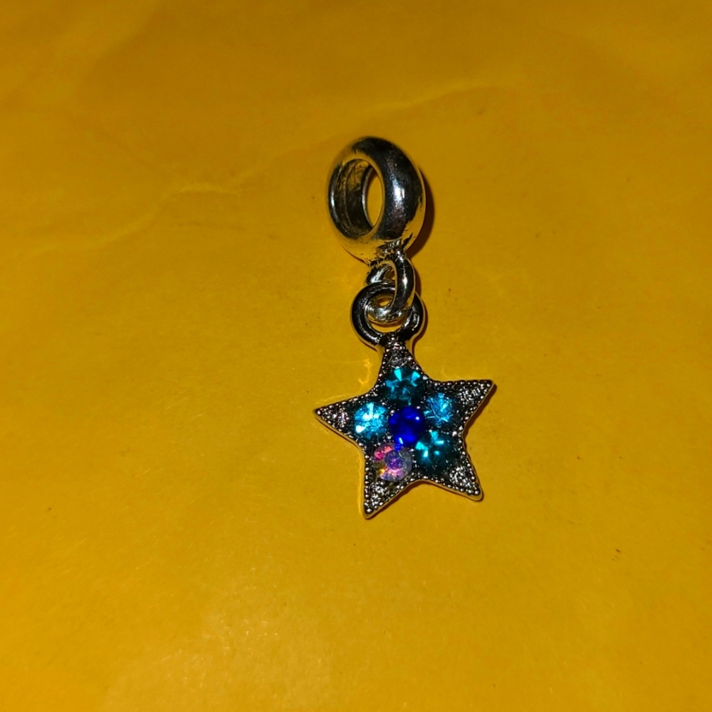 Star Charm ❤️ - Picture 5 of 5